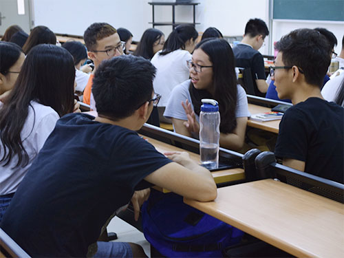 小组讨论